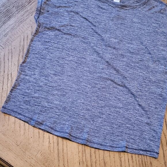 Yogalicious size S blue t shirt NWT open back 💙 - Picture 3 of 7